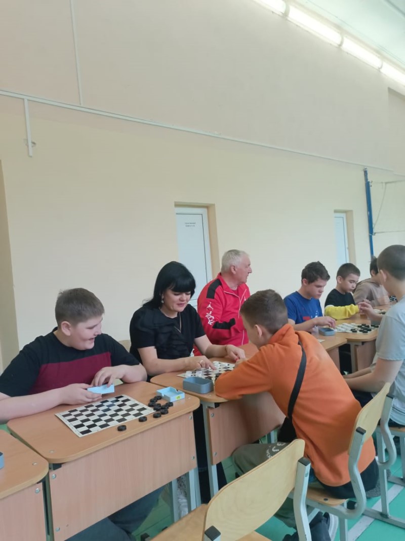 Kosmicheskij turnir po shashkam